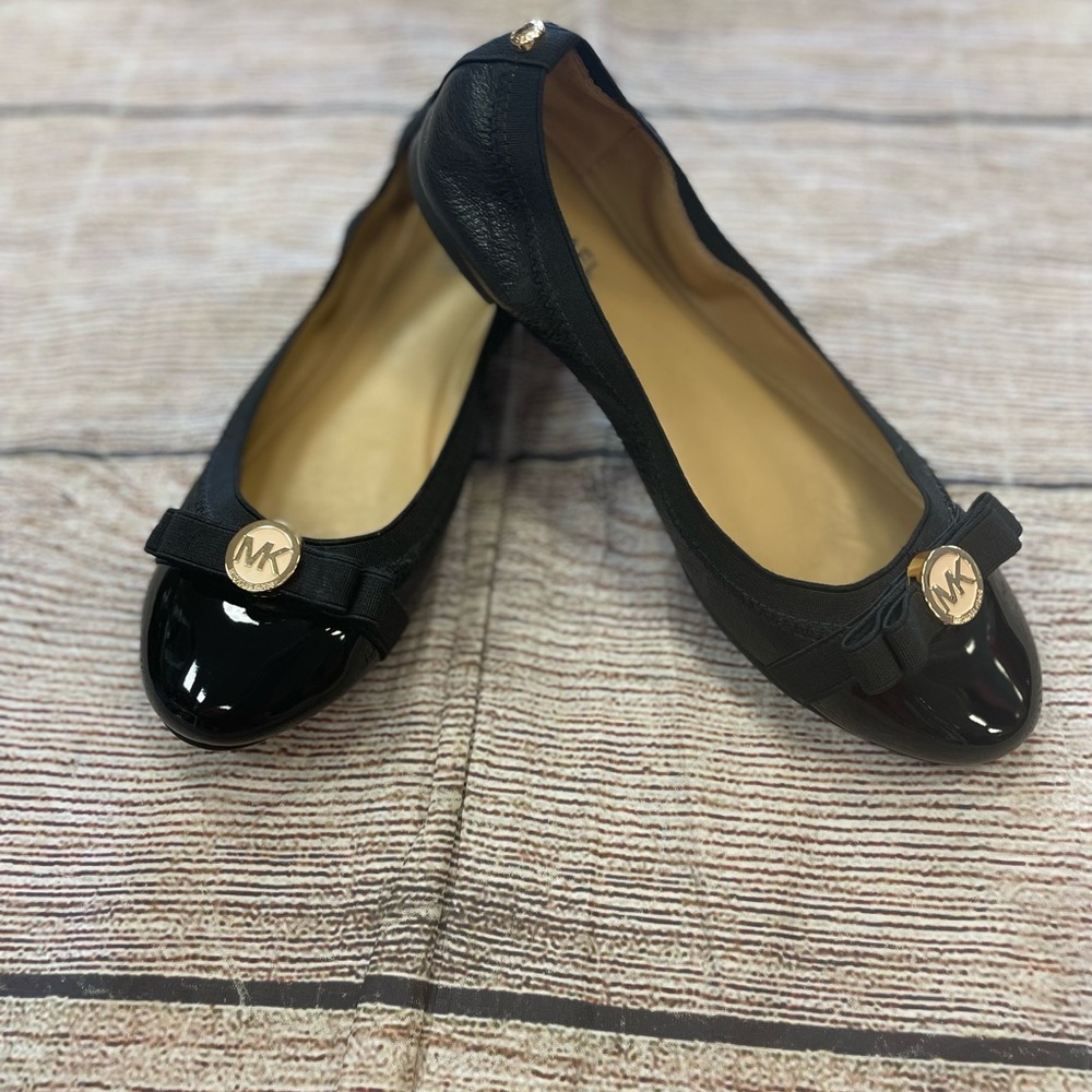 😍 Michael Kors Black Patent Leather Flats size 6